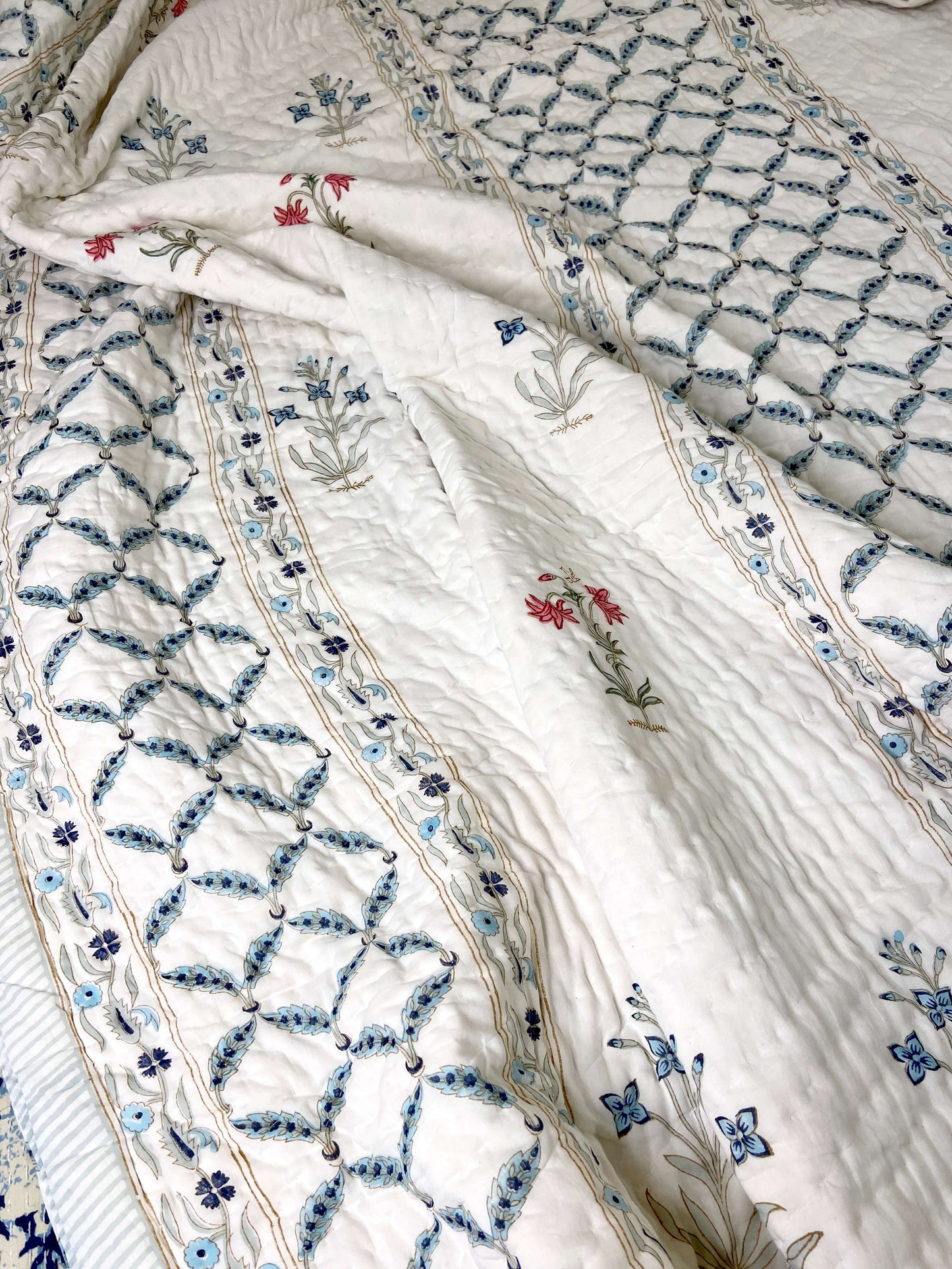 Minimal Floral Motifs Organic Mul Cotton Reversible Double Bed Quilt